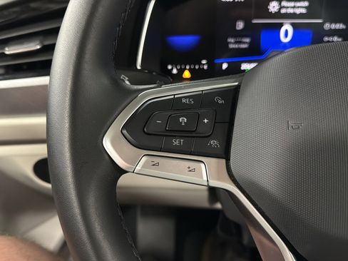 Certified 2023 Volkswagen Jetta SE w/ Panoramic Sunroof Package image 24