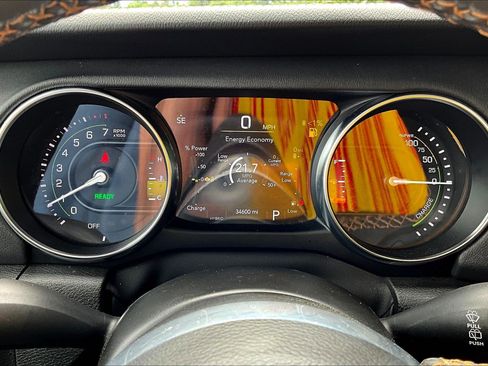 Used 2022 Jeep Wrangler Unlimited Sahara AWD/4WD image 8