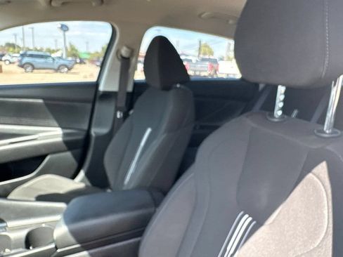 Used 2025 Hyundai Elantra Hybrid FWD image 12
