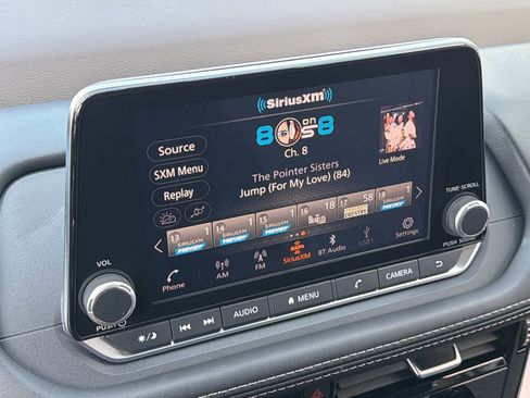 Used 2023 Nissan Rogue SV image 8