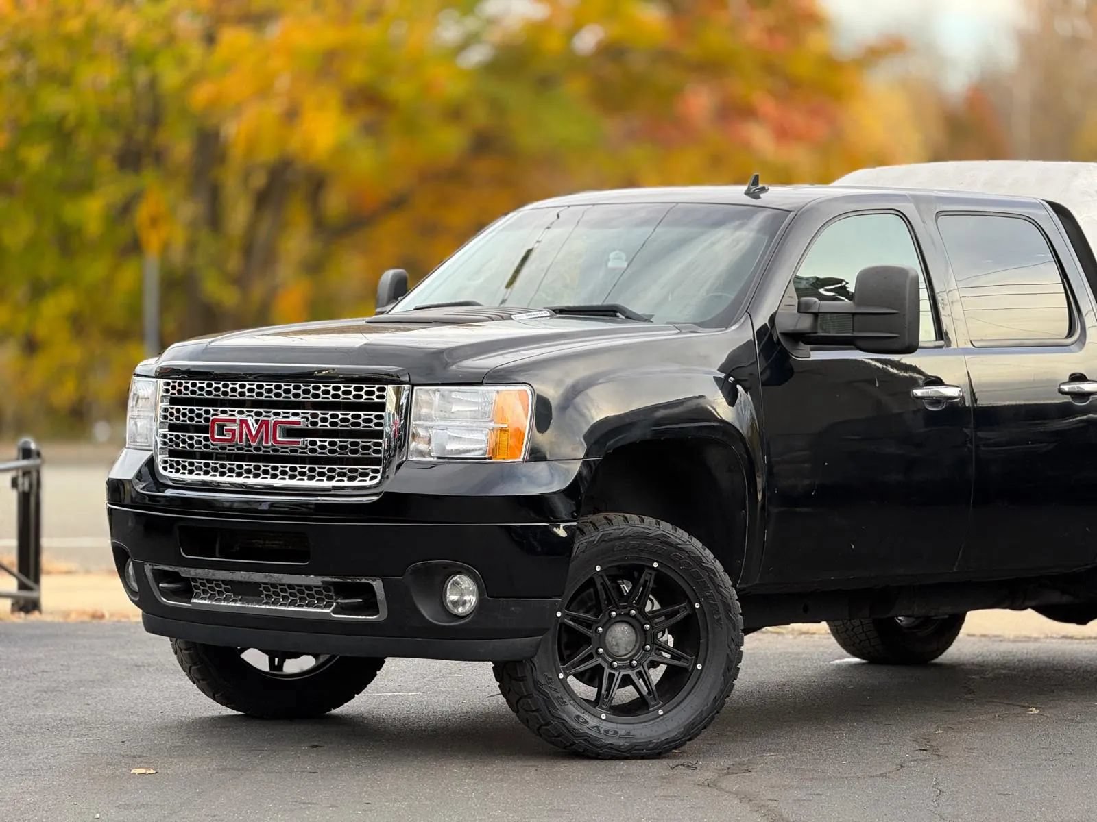 Used 2014 GMC Sierra 2500 Denali AWD/4WD image 3