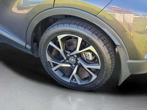 Used 2019 Toyota C-HR Limited FWD image 25