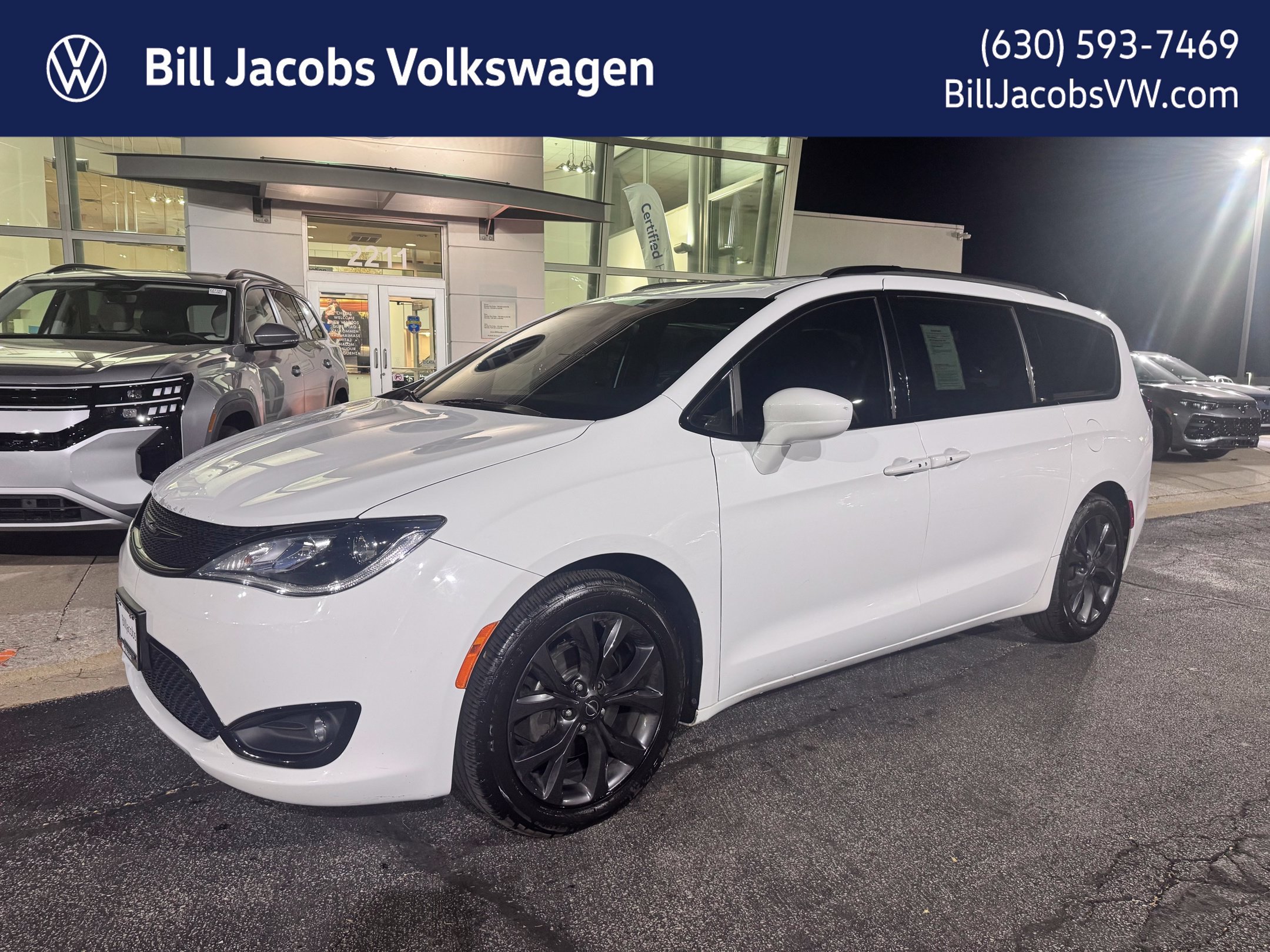 Used 2018 Chrysler Pacifica Touring-L w/ S Appearance Package FWD image 1
