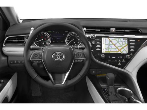 Used 2018 Toyota Camry XLE FWD image 7