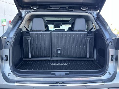 New 2026 Toyota Highlander Platinum image 22