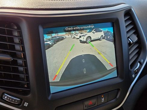 Used 2022 Jeep Cherokee Latitude Lux w/ Sun & Sound Group image 11