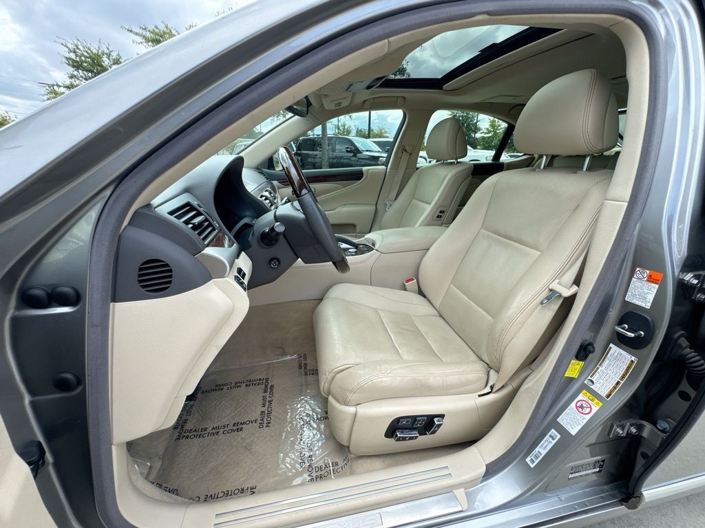 Used 2017 Lexus LS 460 w/ Comfort Package RWD image 19