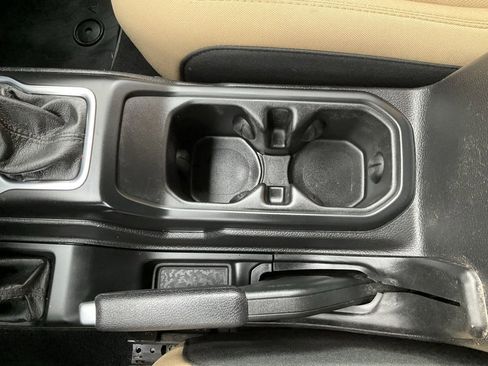 Used 2020 Jeep Wrangler Sport image 12