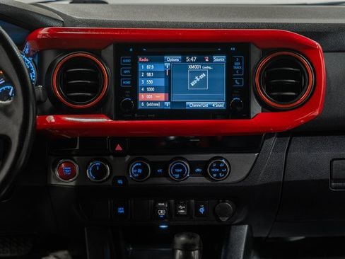 Used 2018 Toyota Tacoma TRD Off-Road image 21
