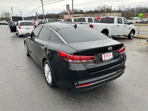 Used 2018 Kia Optima S image 2