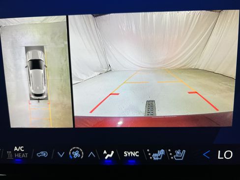 Used 2025 Chevrolet Equinox EV RS w/ Convenience Package II AWD/4WD image 19