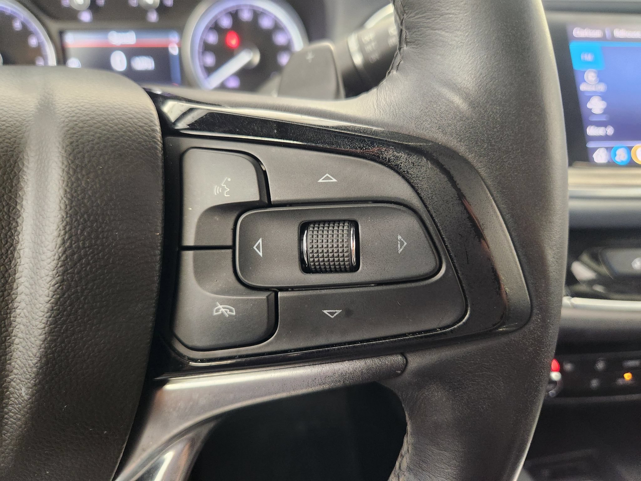 Used 2023 Buick Enclave Essence FWD image 30