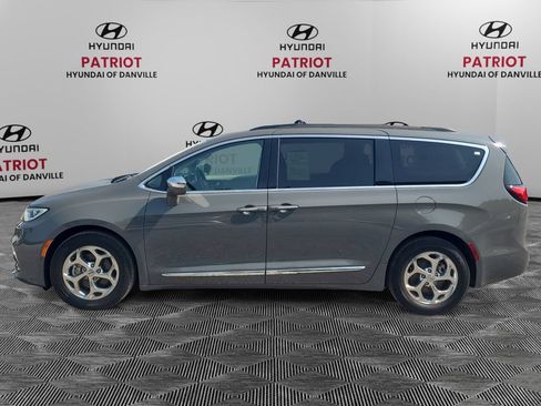 Used 2022 Chrysler Pacifica Limited FWD image 6