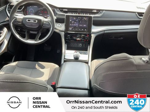 Used 2023 Jeep Grand Cherokee L Laredo image 17