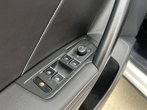 Certified 2023 Volkswagen Tiguan SE image 14