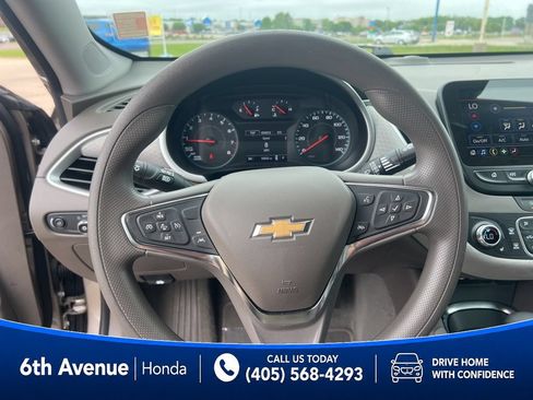 Used 2025 Chevrolet Malibu LT FWD image 16