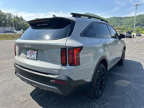 Used 2023 Kia Sorento S w/ Panoramic Sunroof Package AWD/4WD image 2