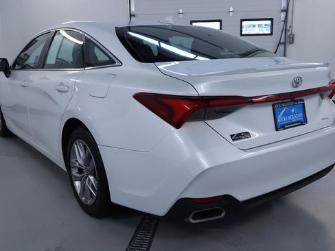 Used 2021 Toyota Avalon XLE image 5
