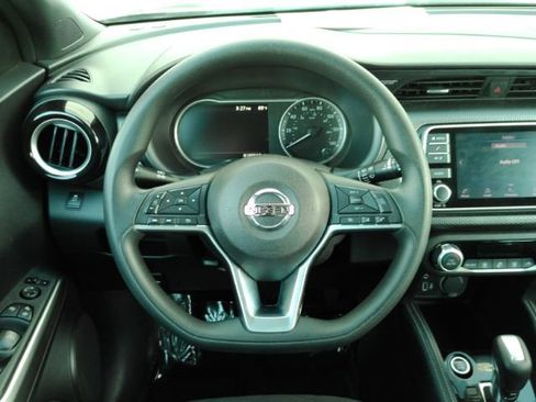 Used 2018 Nissan Kicks SV image 27
