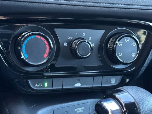 Used 2021 Honda HR-V LX image 17