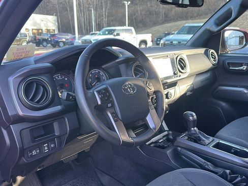 Certified 2018 Toyota Tacoma TRD Off-Road image 19