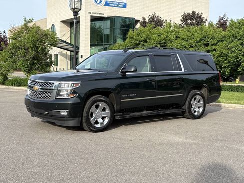 Used 2016 Chevrolet Suburban LT w/ LT Signature Package AWD/4WD image 2