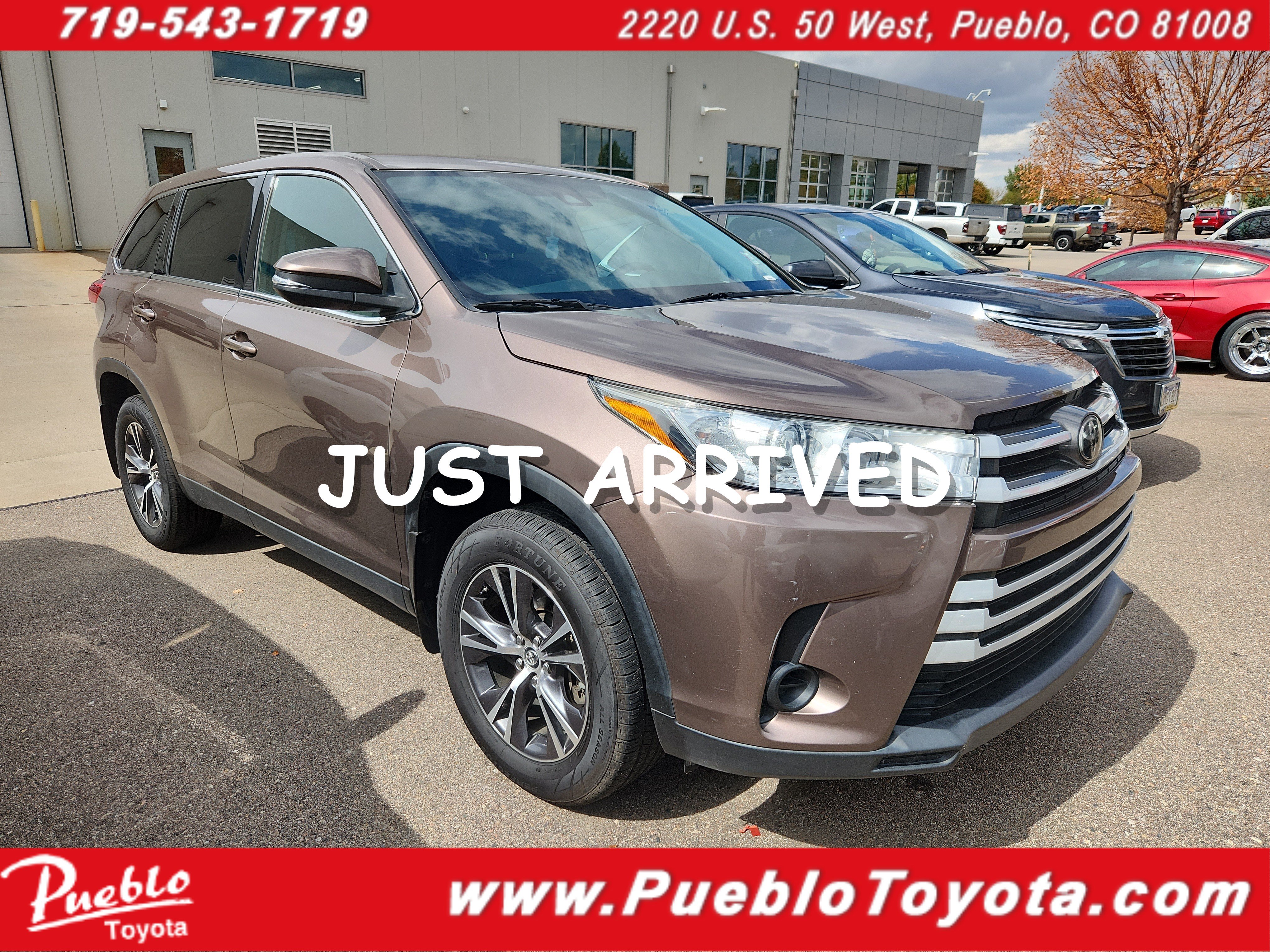 Used 2019 Toyota Highlander LE AWD/4WD image 1