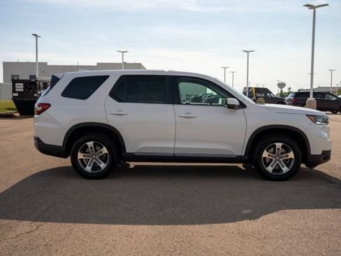 Used 2025 Honda Pilot EX-L image 8