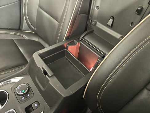 Used 2023 Chevrolet Traverse Premier AWD/4WD image 29