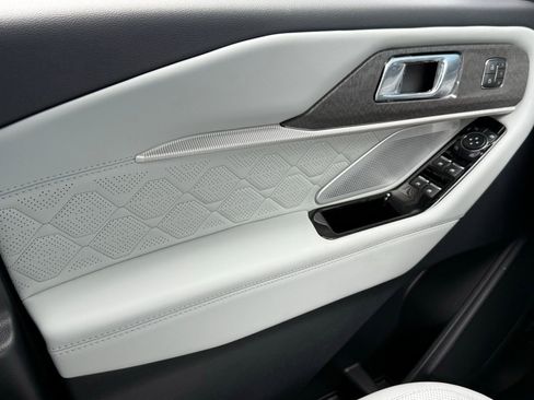 New 2026 Ford Explorer Platinum w/ LUX Leather Package image 37