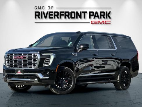 Used 2026 GMC Yukon XL Denali w/ Sun & Power Step Package AWD/4WD image 7