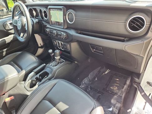 Used 2021 Jeep Wrangler Unlimited Sahara AWD/4WD image 27