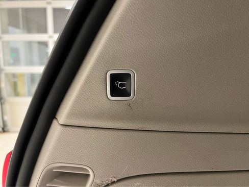 Used 2017 Chrysler Pacifica Touring-L w/ Tire & Wheel Group FWD image 8
