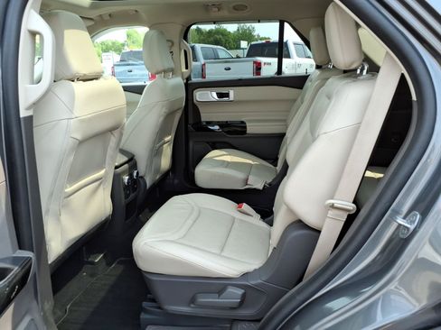 Used 2021 Ford Explorer Platinum w/ Equipment Group 601A AWD/4WD image 14