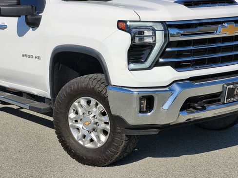 Used 2024 Chevrolet Silverado 2500 LTZ AWD/4WD image 9