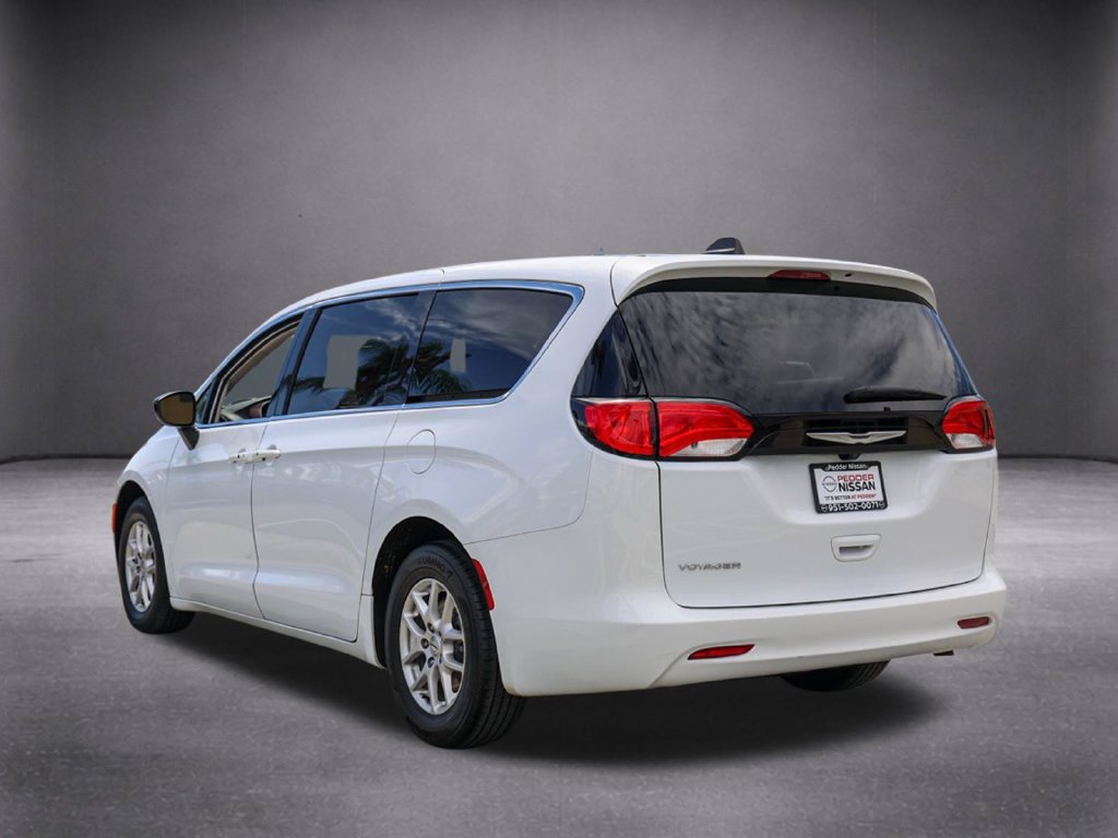 Used 2024 Chrysler Voyager LX FWD image 7