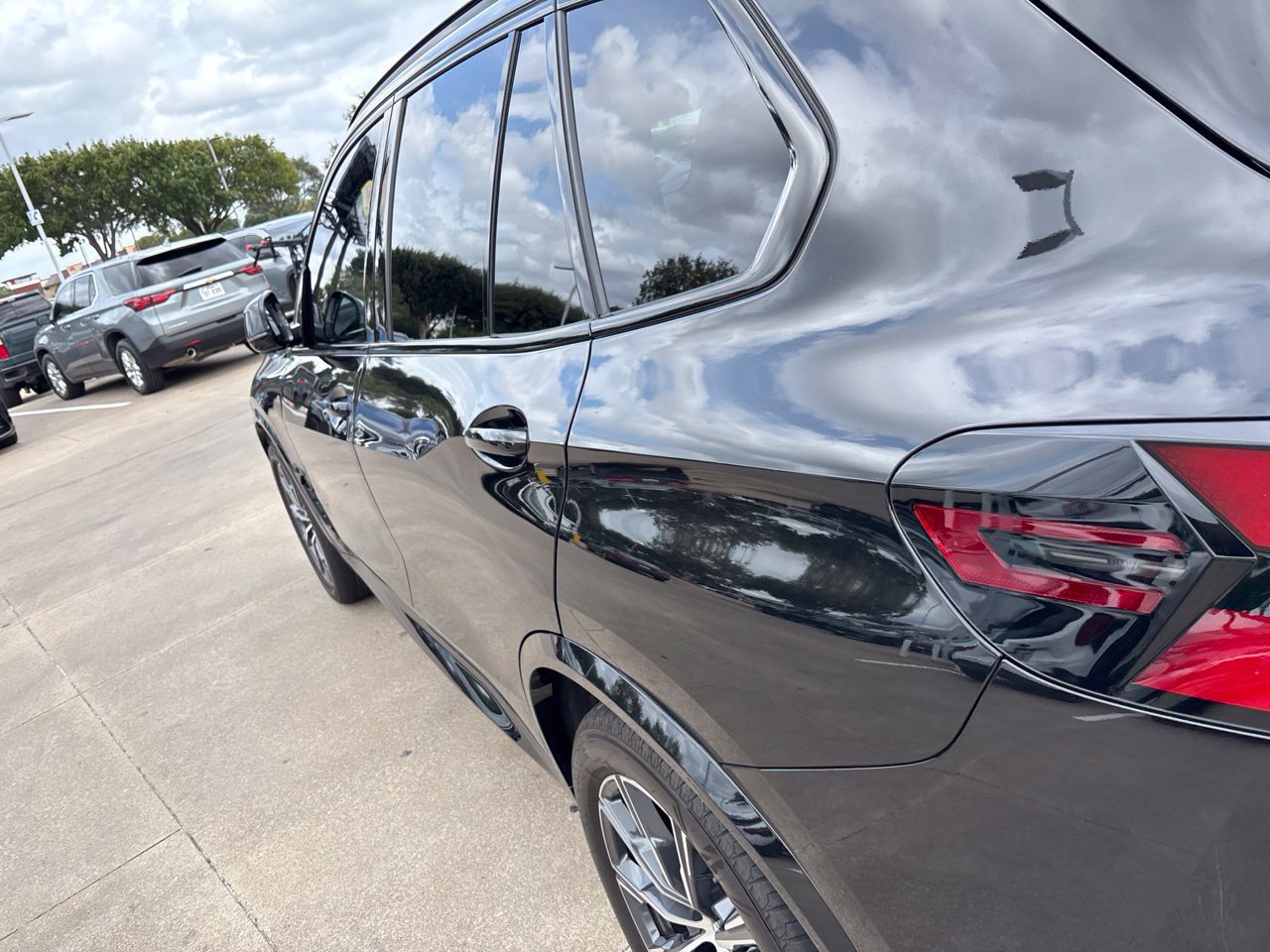 Used 2026 BMW X5 sDrive40i w/ M Sport Package RWD image 11
