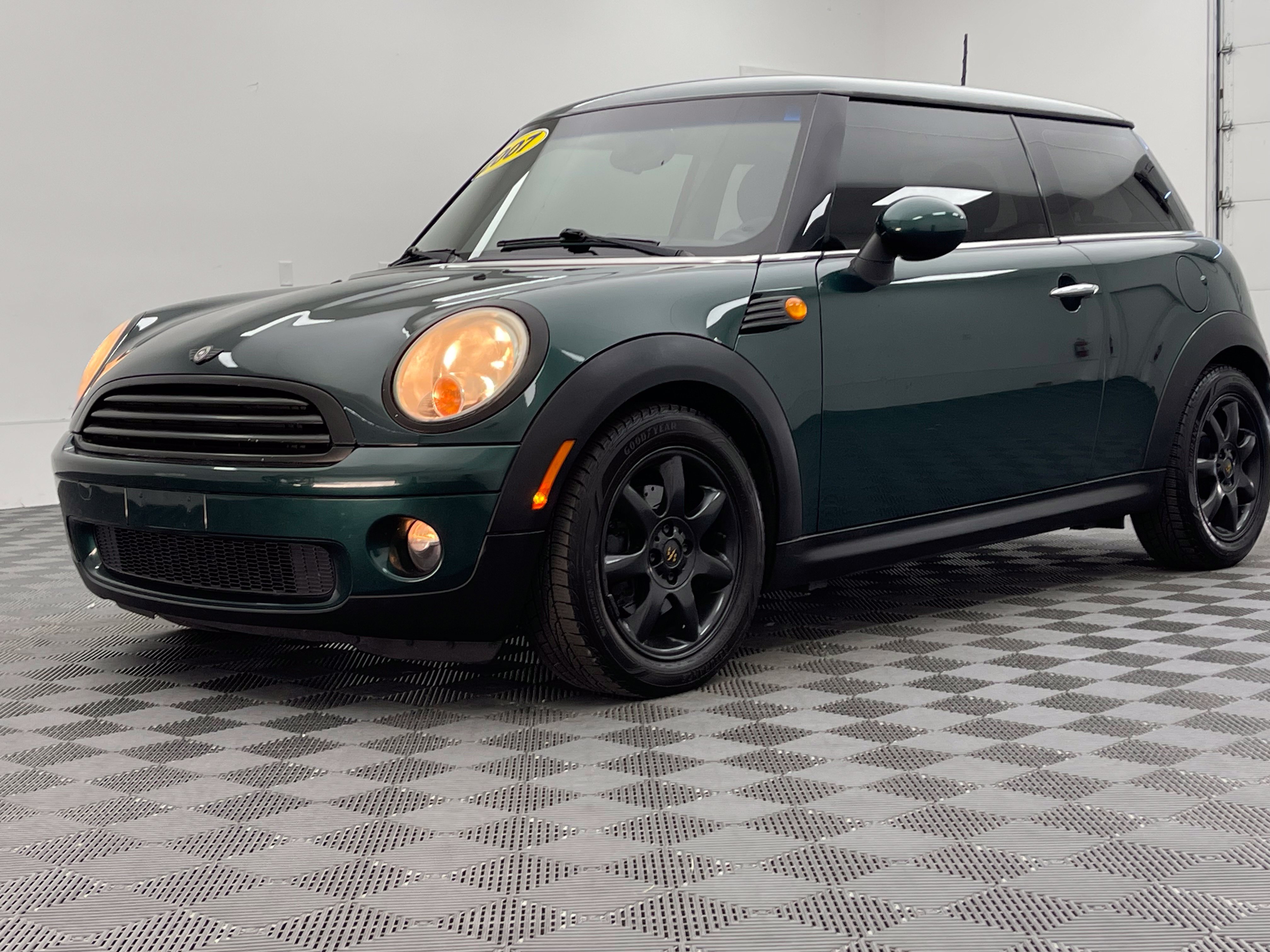 Used 2007 MINI Cooper Hardtop FWD image 2