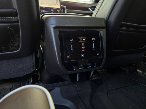 Used 2026 GMC Yukon Denali Ultimate AWD/4WD image 30