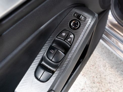 Used 2024 Nissan Altima 2.5 SV FWD image 14