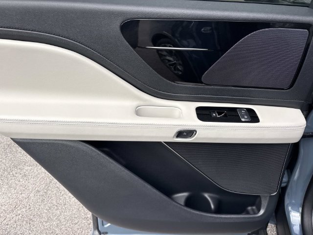 New 2026 Lincoln Aviator 2WD w/ Jet Appearance Package image 18