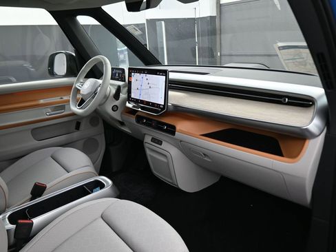 New 2025 Volkswagen ID. Buzz Pro S Plus AWD/4WD image 50