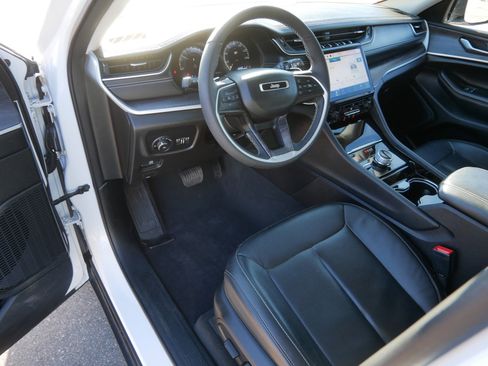 Used 2023 Jeep Grand Cherokee Limited w/ Black Appearance Package image 20