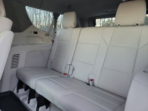 Certified 2023 Cadillac Escalade ESV Premium Luxury Platinum w/ LPO, Radiant Package image 17