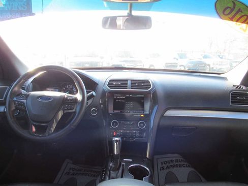 Used 2016 Ford Explorer XLT w/ Equipment Group 202A image 28