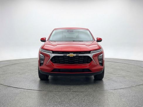 Used 2025 Chevrolet Blazer LT FWD image 2
