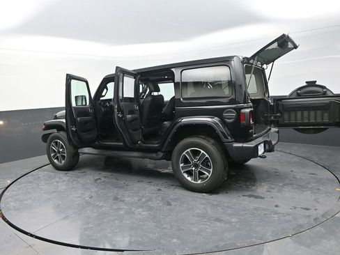 Used 2023 Jeep Wrangler Sahara w/ Cold Weather Group image 35