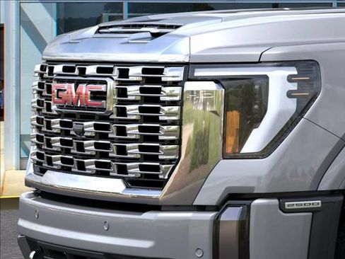 New 2026 GMC Sierra 2500 Denali w/ Denali Reserve Package AWD/4WD image 13