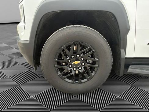 New 2025 Chevrolet Silverado EV LT image 9