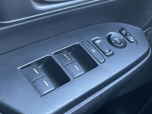 Used 2018 Honda CR-V LX image 16